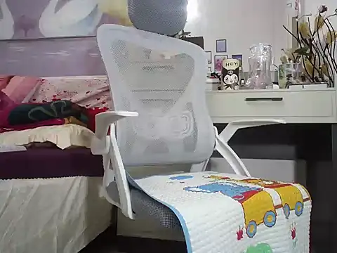 Snapshot of lyly_asian chatting on November 8, 12:33 am lyly asian online show from November 8, 12:33 am