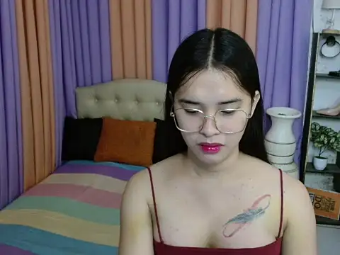 SeductiveAppleTS online show from December 16, 5:45 am