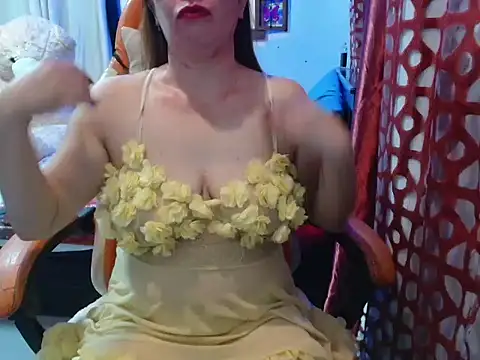 Snapshot of VerySexyCeline chatting on September 28, 10:15 pm VerySexyCeline online show from September 28, 10:15 pm