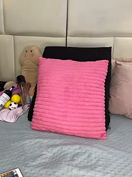 Willow Wright online show from April 22, 2:40 pm