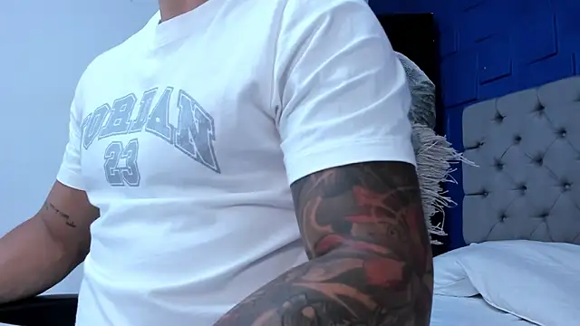 andres-clark92 online show from September 28, 5:18 pm