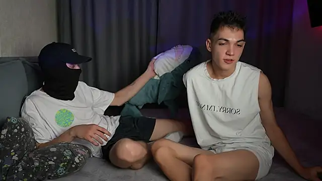 Snapshot of MattyandAiden chatting on August 5, 7:28 pm MattyandAiden online show from August 5, 7:28 pm