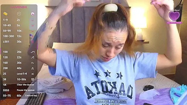 juliana-mancini online show from December 3, 5:22 pm