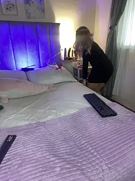 juliana-mancini online show from April 19, 4:39 pm