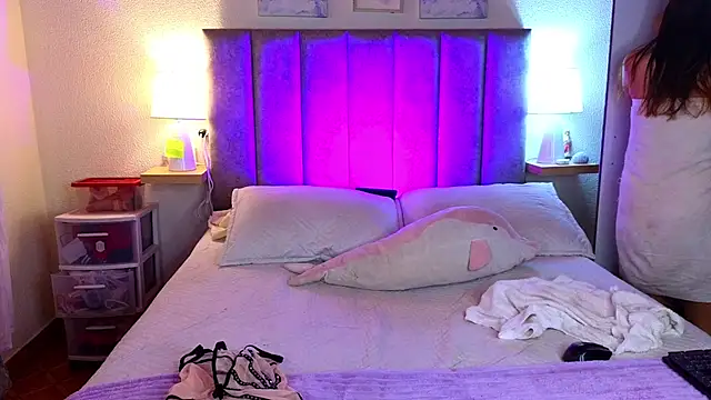 juliana-mancini online show from April 20, 4:21 pm