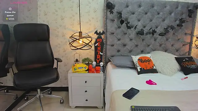 Snapshot of Aprilwatson chatting on October 20, 7:14 pm Aprilwatson online show from October 20, 7:14 pm