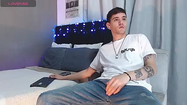 Matteo12  online show from November 20, 4:45 am