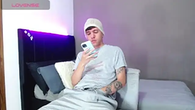 Matteo12  online show from March 11, 10:38 pm