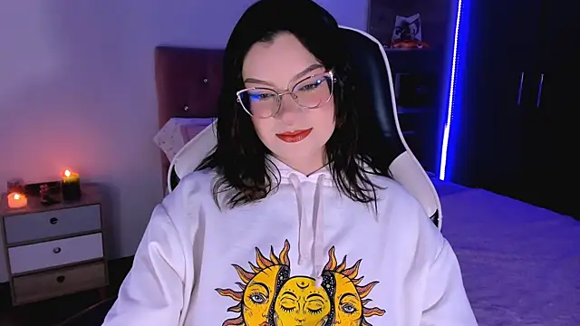 Snapshot of OphelianaRose33 chatting on September 21, 9:05 pm OphelianaRose33 online show from September 21, 9:05 pm