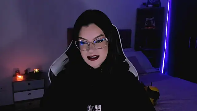 Snapshot of OphelianaRose33 chatting on September 25, 10:35 pm OphelianaRose33 online show from September 25, 10:35 pm