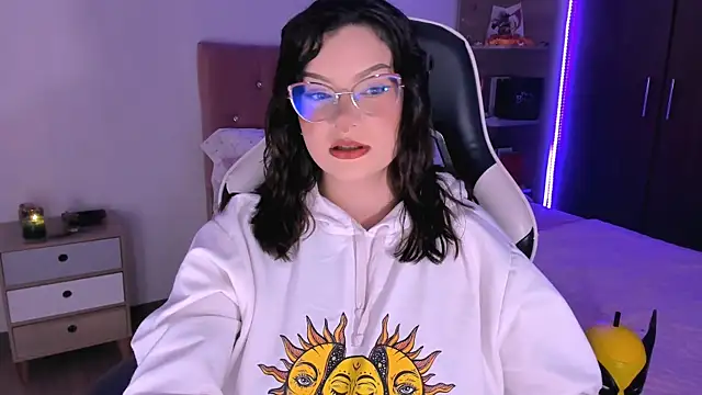 Snapshot of OphelianaRose33 chatting on September 29, 8:24 pm OphelianaRose33 online show from September 29, 8:24 pm