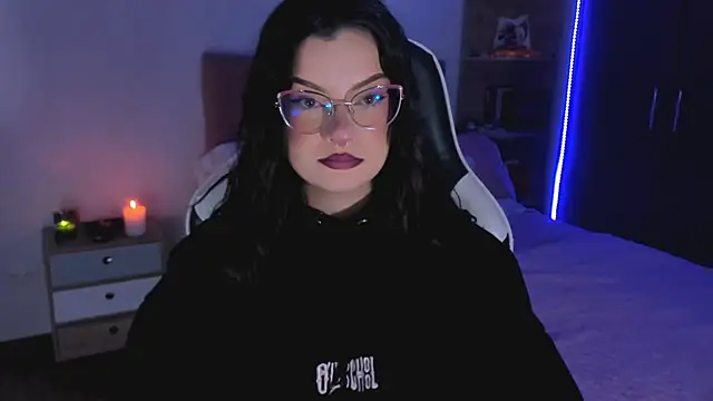 Snapshot of OphelianaRose33 chatting on October 3, 12:07 am OphelianaRose33 online show from October 3, 12:07 am