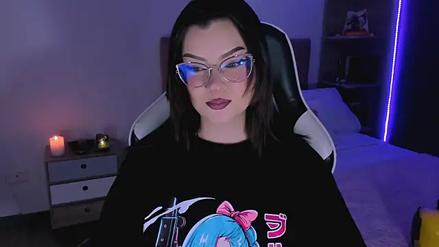 Snapshot of OphelianaRose33 chatting on October 6, 8:06 pm OphelianaRose33 online show from October 6, 8:06 pm