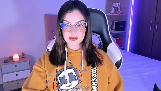 Snapshot of OphelianaRose33 chatting on October 10, 9:14 pm OphelianaRose33 online show from October 10, 9:14 pm