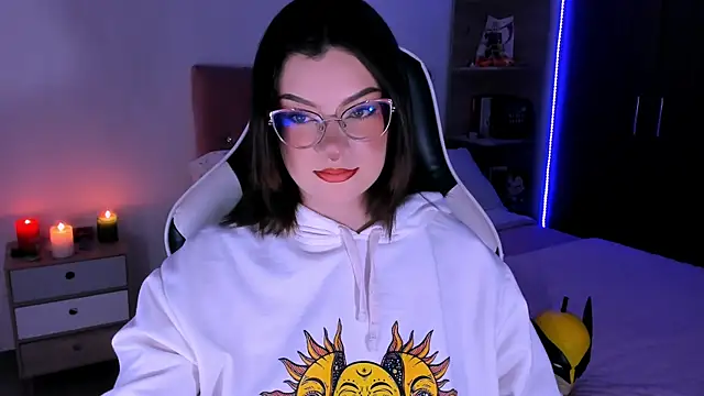 Snapshot of OphelianaRose33 chatting on October 19, 7:25 pm OphelianaRose33 online show from October 19, 7:25 pm