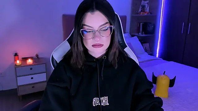 Snapshot of OphelianaRose33 chatting on November 7, 10:32 pm OphelianaRose33 online show from November 7, 10:32 pm