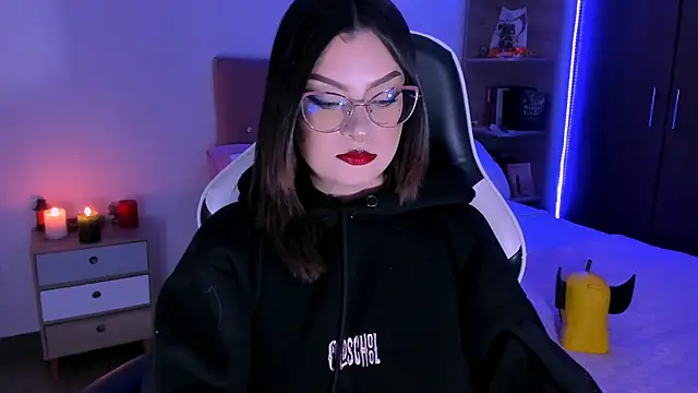 Snapshot of OphelianaRose33 chatting on November 14, 10:29 pm OphelianaRose33 online show from November 14, 10:29 pm