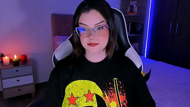 Snapshot of OphelianaRose33 chatting on November 15, 8:16 pm OphelianaRose33 online show from November 15, 8:16 pm