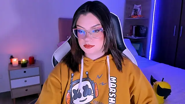 Snapshot of OphelianaRose33 chatting on November 16, 9:31 pm OphelianaRose33 online show from November 16, 9:31 pm