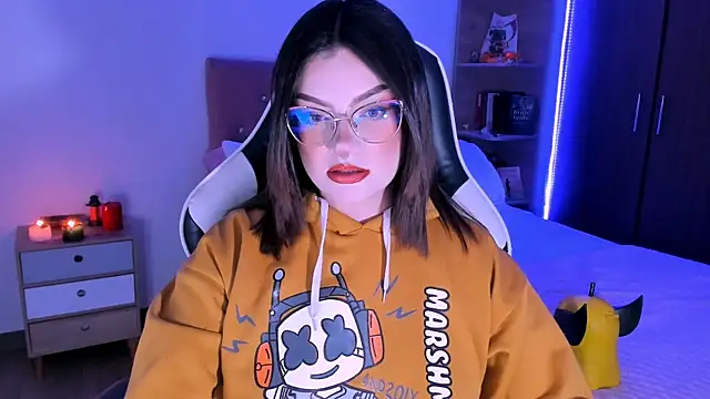 Snapshot of OphelianaRose33 chatting on November 22, 10:53 pm OphelianaRose33 online show from November 22, 10:53 pm