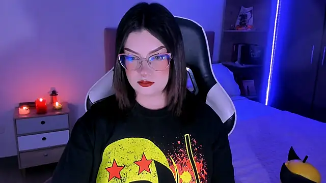 Snapshot of OphelianaRose33 chatting on November 24, 10:20 pm OphelianaRose33 online show from November 24, 10:20 pm