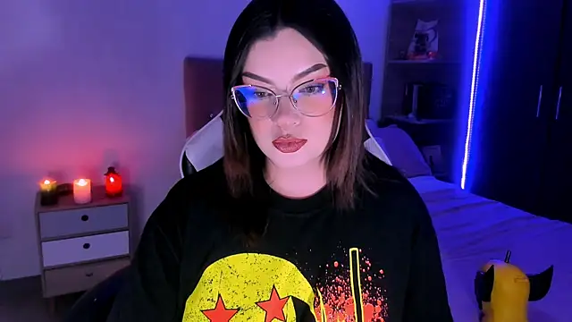 Snapshot of OphelianaRose33 chatting on December 2, 12:27 am OphelianaRose33 online show from December 2, 12:27 am