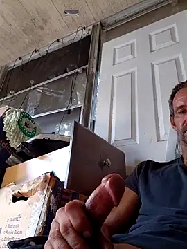 Hungwell1515 online show from December 3, 5:00 pm