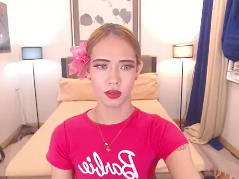 PreciousAmore online show from April 9, 11:15 am