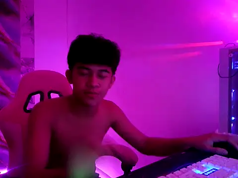 Snapshot of Twink_chriz chatting on July 13, 1:14 pm Twink chriz online show from July 13, 1:14 pm