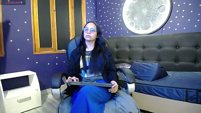 Snapshot of katalina07_1 chatting on June 20, 5:05 pm katalina07 1 online show from June 20, 5:05 pm