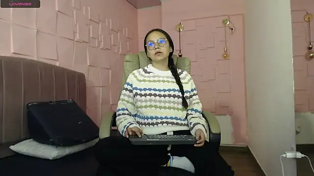 Snapshot of katalina07_1 chatting on July 9, 6:34 pm katalina07 1 online show from July 9, 6:34 pm