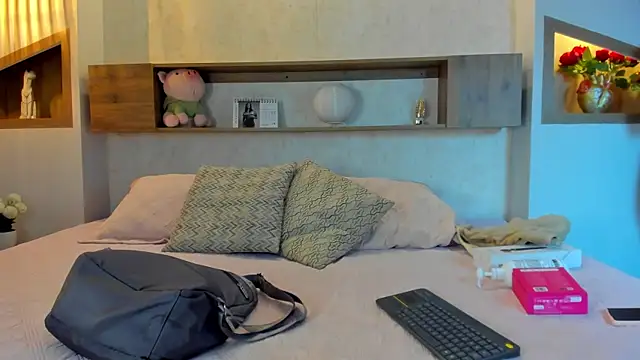 Emilly Beaumont online show from April 1, 11:33 am