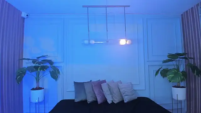 keytinthomson  online show from April 21, 7:28 pm