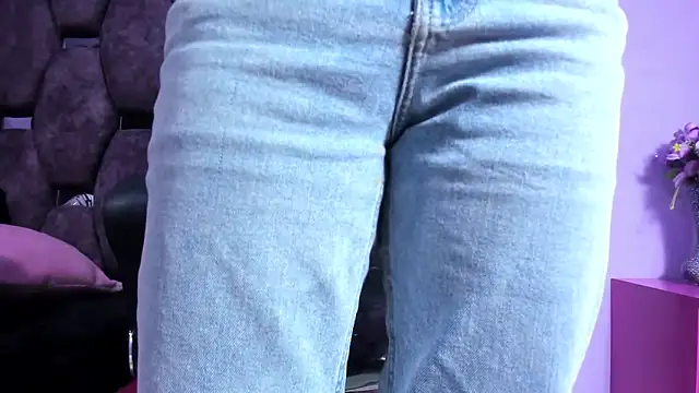 Emy Latin online show from November 10, 8:52 pm