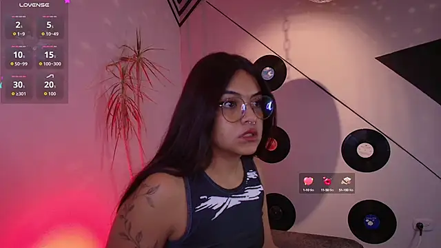 Snapshot of Lilith_and_Khloe chatting on October 2, 11:17 am Lilith and Khloe online show from October 2, 11:17 am