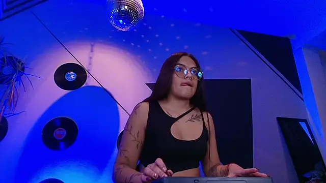 Snapshot of Lilith_and_Khloe chatting on October 8, 11:30 am Lilith and Khloe online show from October 8, 11:30 am