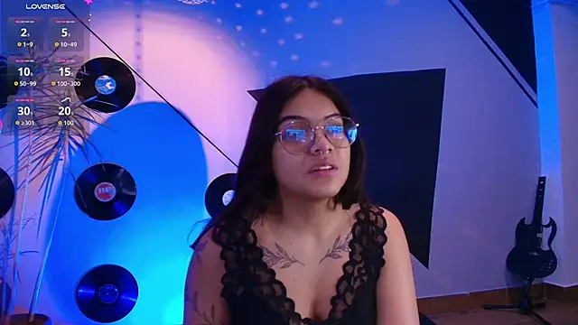 Snapshot of Lilith_and_Khloe chatting on October 30, 11:22 am Lilith and Khloe online show from October 30, 11:22 am