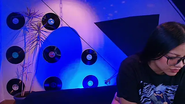 Snapshot of Lilith_and_Khloe chatting on November 1, 11:23 am Lilith and Khloe online show from November 1, 11:23 am