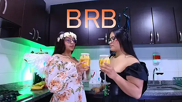 Snapshot of Lilith_and_Khloe chatting on November 2, 11:45 am Lilith and Khloe online show from November 2, 11:45 am