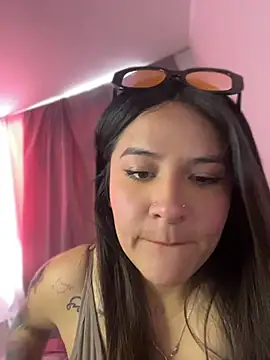 Snapshot of Linda_Bellucci chatting on July 21, 3:36 pm Linda Bellucci online show from July 21, 3:36 pm