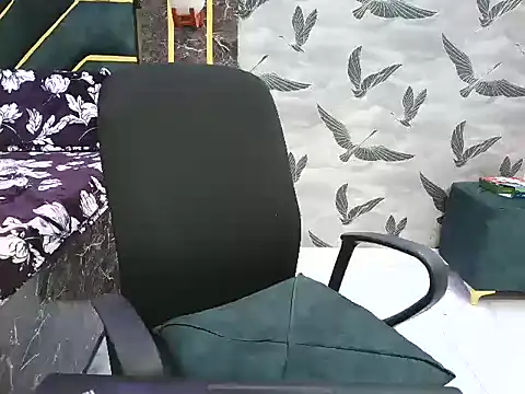 Snapshot of Urlove_lily chatting on June 8, 1:28 am Urlove lily online show from June 8, 1:28 am