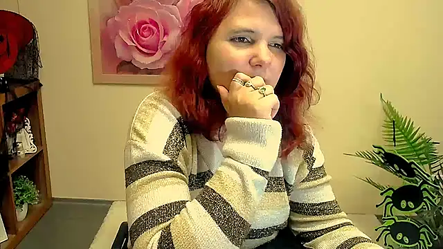 Snapshot of TwoBigSuns chatting on October 22, 7:52 am TwoBigSuns online show from October 22, 7:52 am