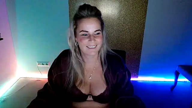 Mrs-Aurora online show from December 16, 9:09 pm