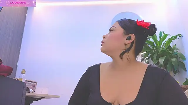 Daisy Price online show from March 26, 10:21 am