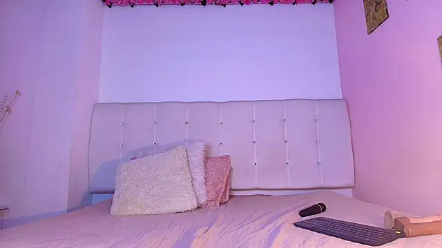 lilyth bloom online show from December 17, 12:44 pm