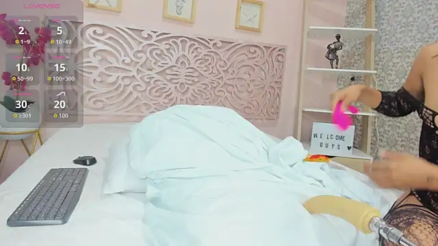 Snapshot of Cinnamon_Star chatting on June 23, 12:47 pm Cinnamon Star online show from June 23, 12:47 pm
