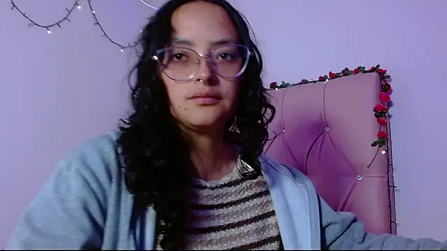 Snapshot of manumeow1 chatting on December 13, 10:15 pm manumeow1 online show from December 13, 10:15 pm