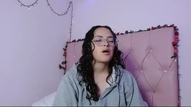 Snapshot of manumeow1 chatting on December 14, 10:14 pm manumeow1 online show from December 14, 10:14 pm