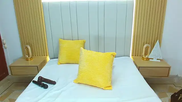 WildScarlet online show from December 14, 12:21 pm