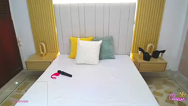 WildScarlet online show from February 14, 1:08 pm